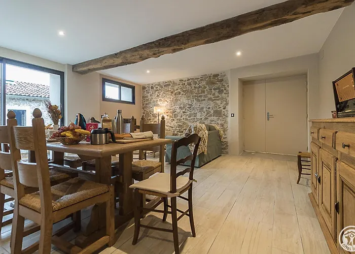 Couette-café La Ferme Des Hautins - -d'hôtes 3*