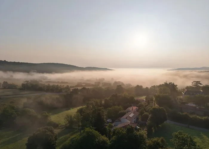 La Ferme Des Hautins - -d'hôtes Couette-café 3*